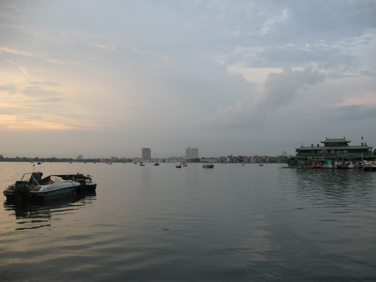 Hanoi, Ho Tay, Zapadno jezero
